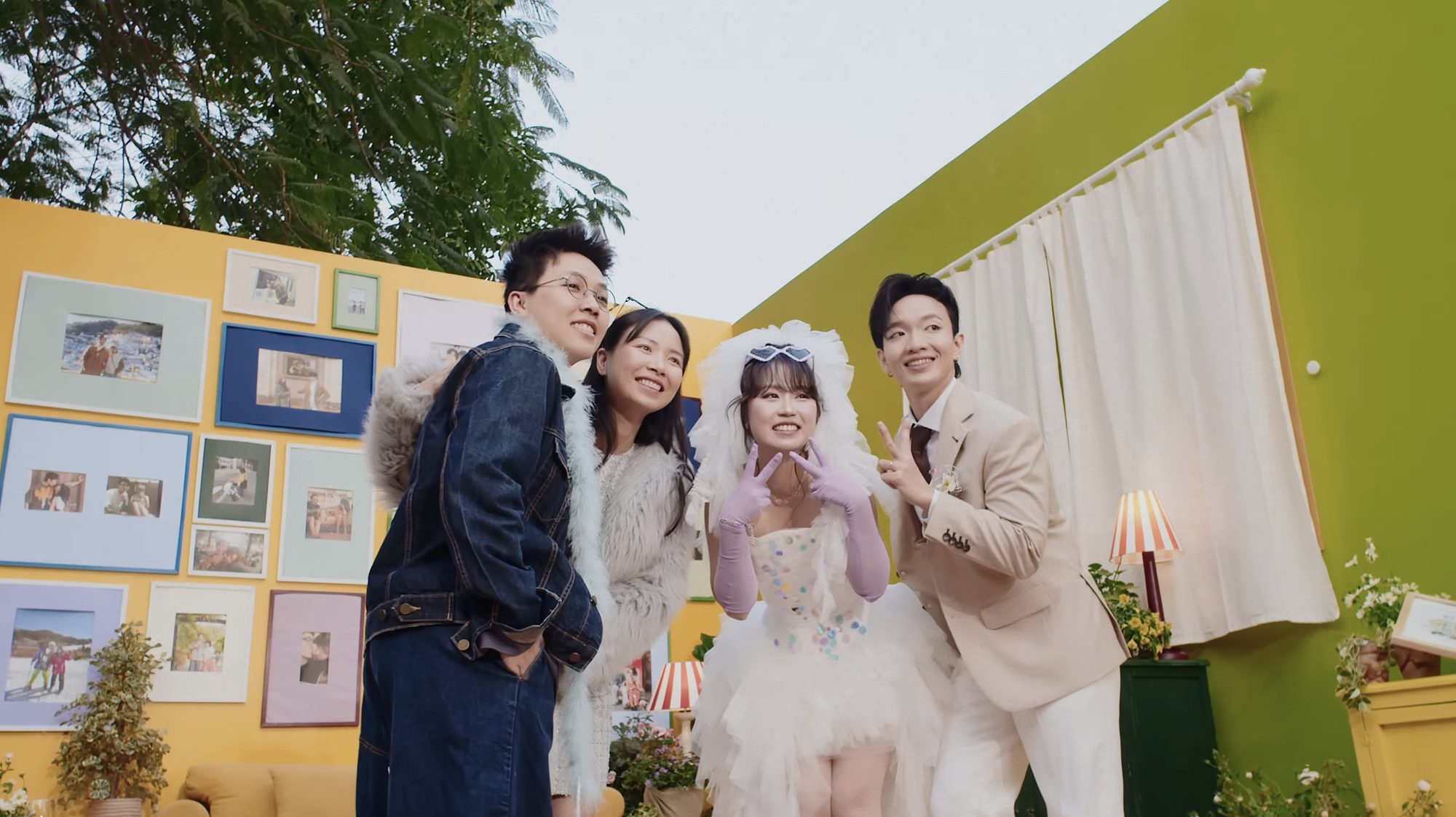 Nam ca sĩ tổ chức đám cưới nhưng không ai biết: Đen Vâu lẻ bóng đến dự, 1 cặp sao bị Nam ca sĩ tổ chức đám cưới nhưng không ai biết: Đen Vâu lẻ bóng đến dự, 1 cặp sao bị