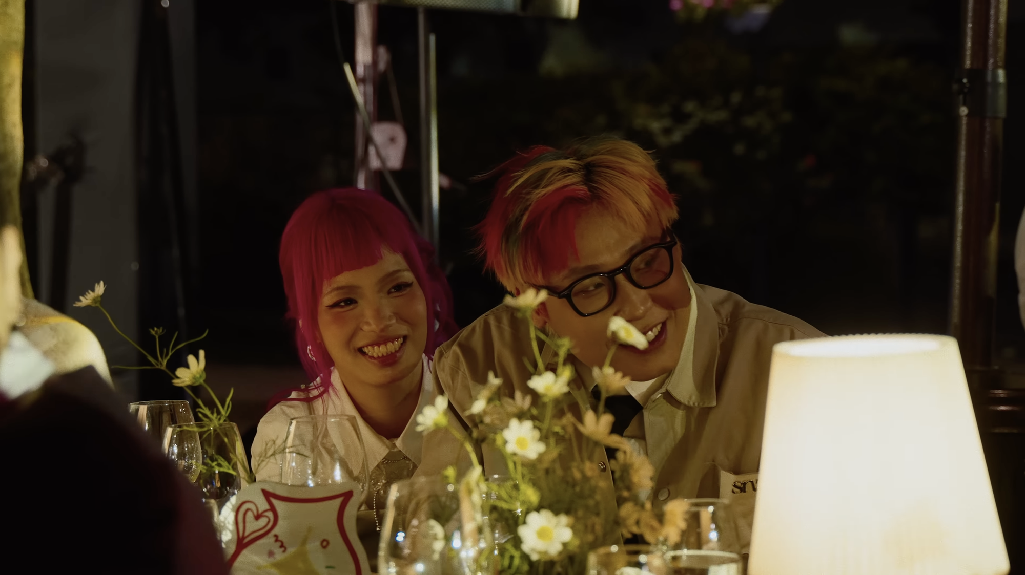 Nam ca sĩ tổ chức đám cưới nhưng không ai biết: Đen Vâu lẻ bóng đến dự, 1 cặp sao bị Nam ca sĩ tổ chức đám cưới nhưng không ai biết: Đen Vâu lẻ bóng đến dự, 1 cặp sao bị