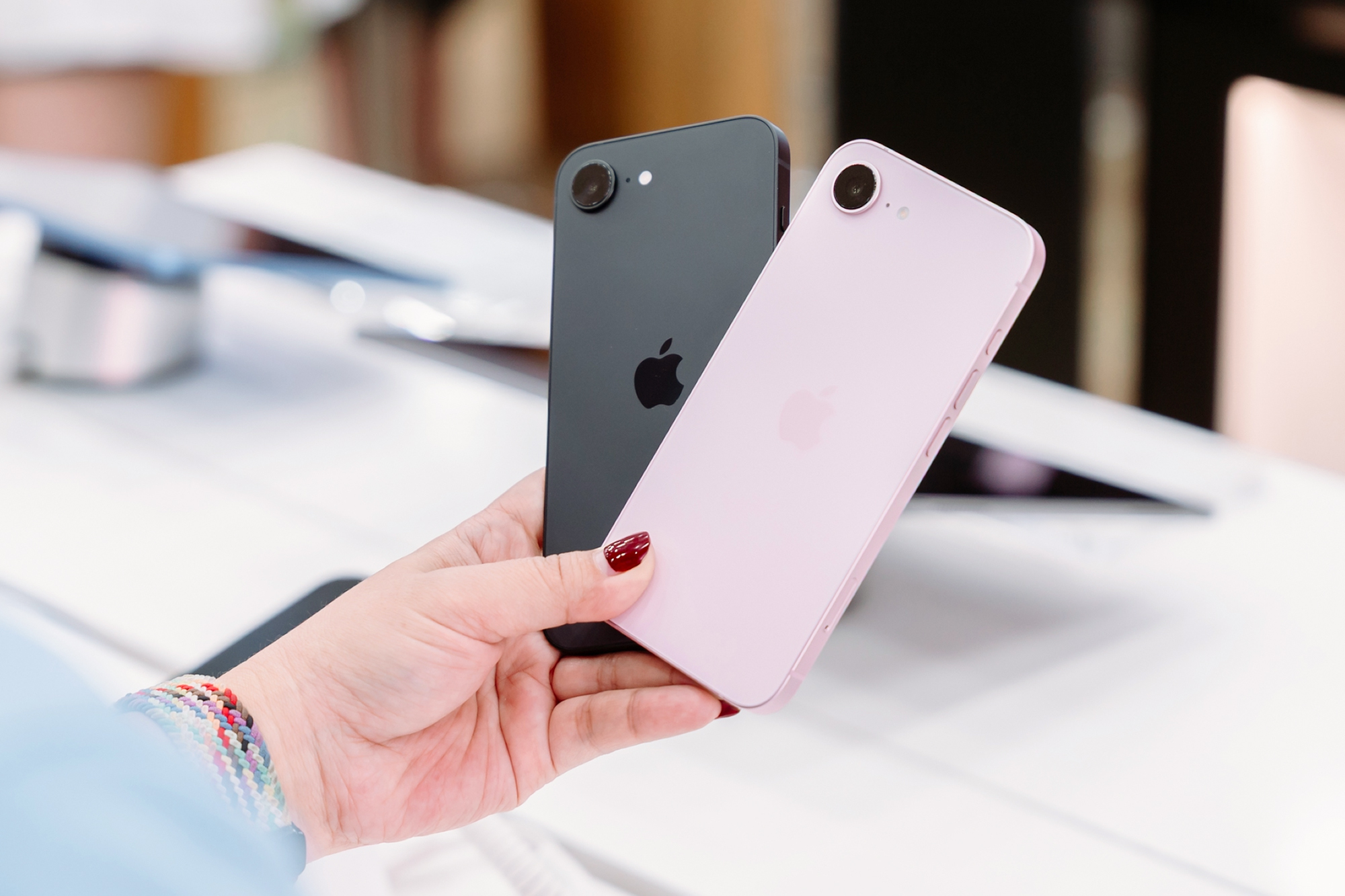 Mẫu iPhone đang giảm giá tiền triệu tại Việt Nam- Ảnh 1. Mẫu iPhone đang giảm giá tiền triệu tại Việt Nam- Ảnh 1.