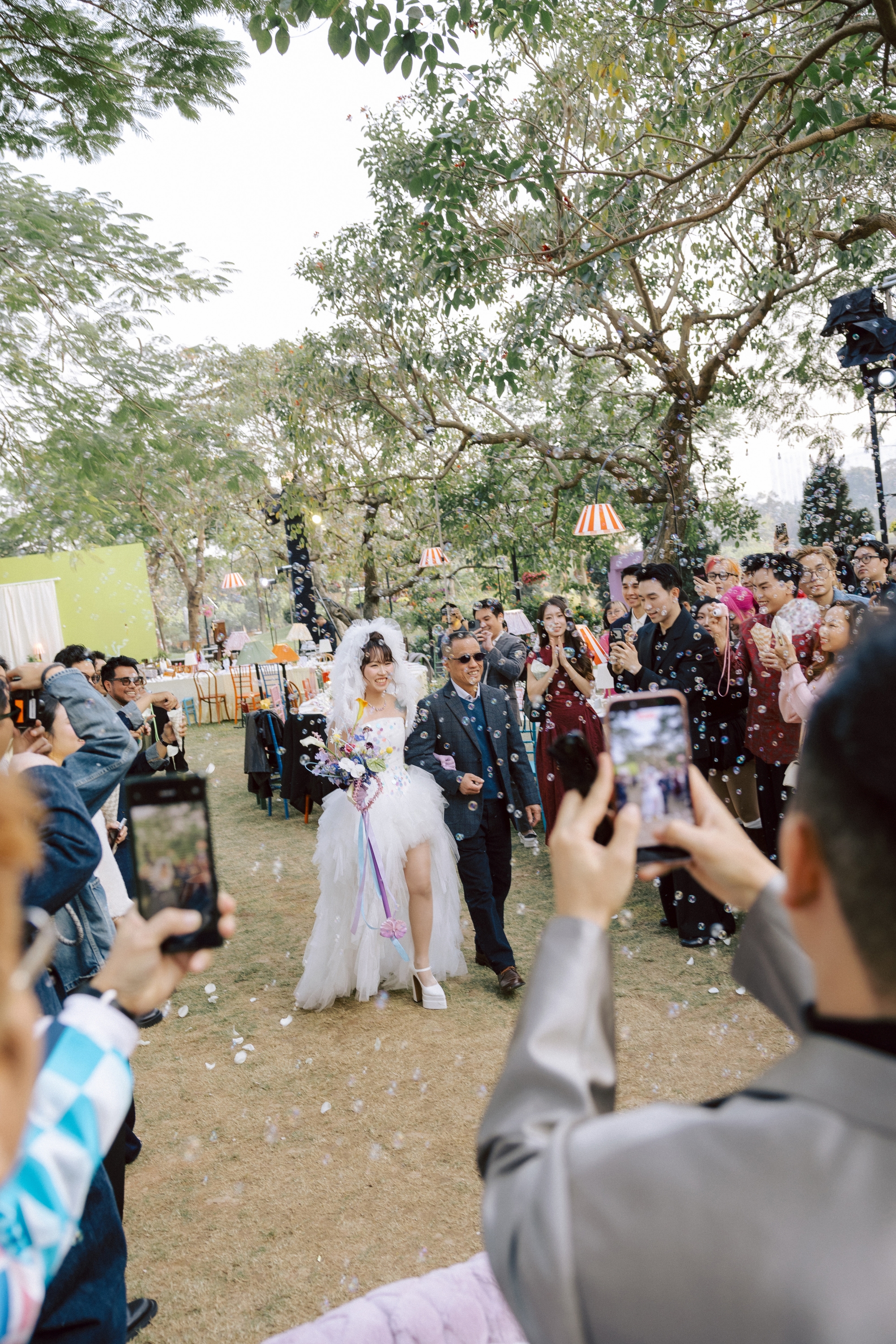 Nam ca sĩ tổ chức đám cưới nhưng không ai biết: Đen Vâu lẻ bóng đến dự, 1 cặp sao bị Nam ca sĩ tổ chức đám cưới nhưng không ai biết: Đen Vâu lẻ bóng đến dự, 1 cặp sao bị