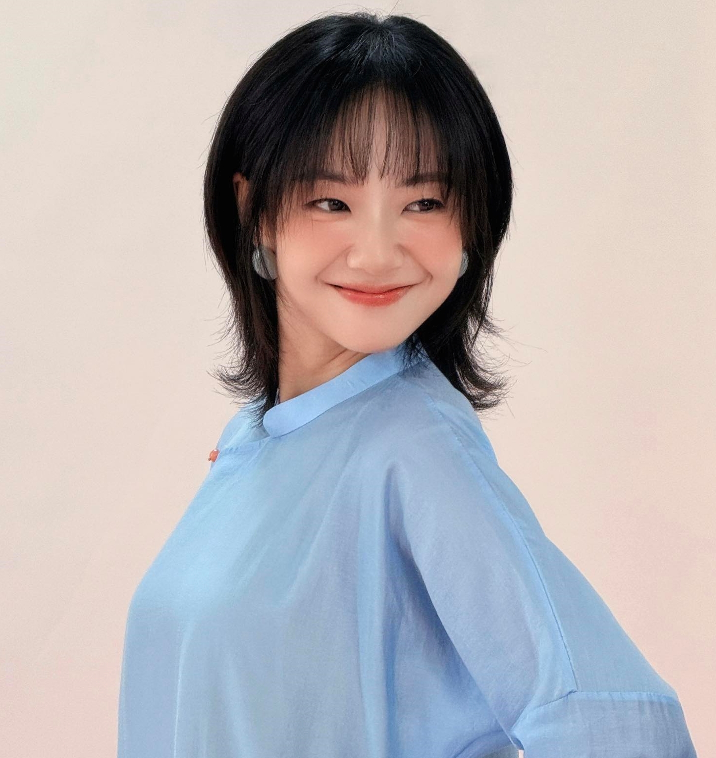 Nhan sắc khó tin của Đàm Tùng Vận Việt Nam: 30 tuổi mà như mới 15, chỉ cao 1m50 vẫn tuyệt đối điện ảnh- Ảnh 5. Nhan sắc khó tin của Đàm Tùng Vận Việt Nam: 30 tuổi mà như mới 15, chỉ cao 1m50 vẫn tuyệt đối điện ảnh- Ảnh 5.