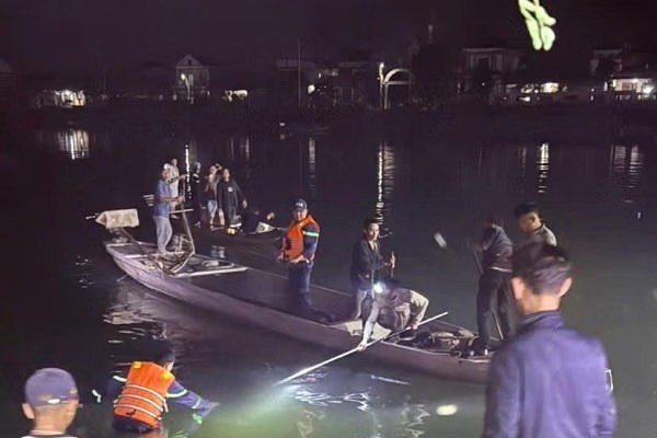 Nam sinh lớp 9 trượt ch&acirc;n đuối nước khi qua đập tr&agrave;n trong đ&ecirc;m- Ảnh 1.