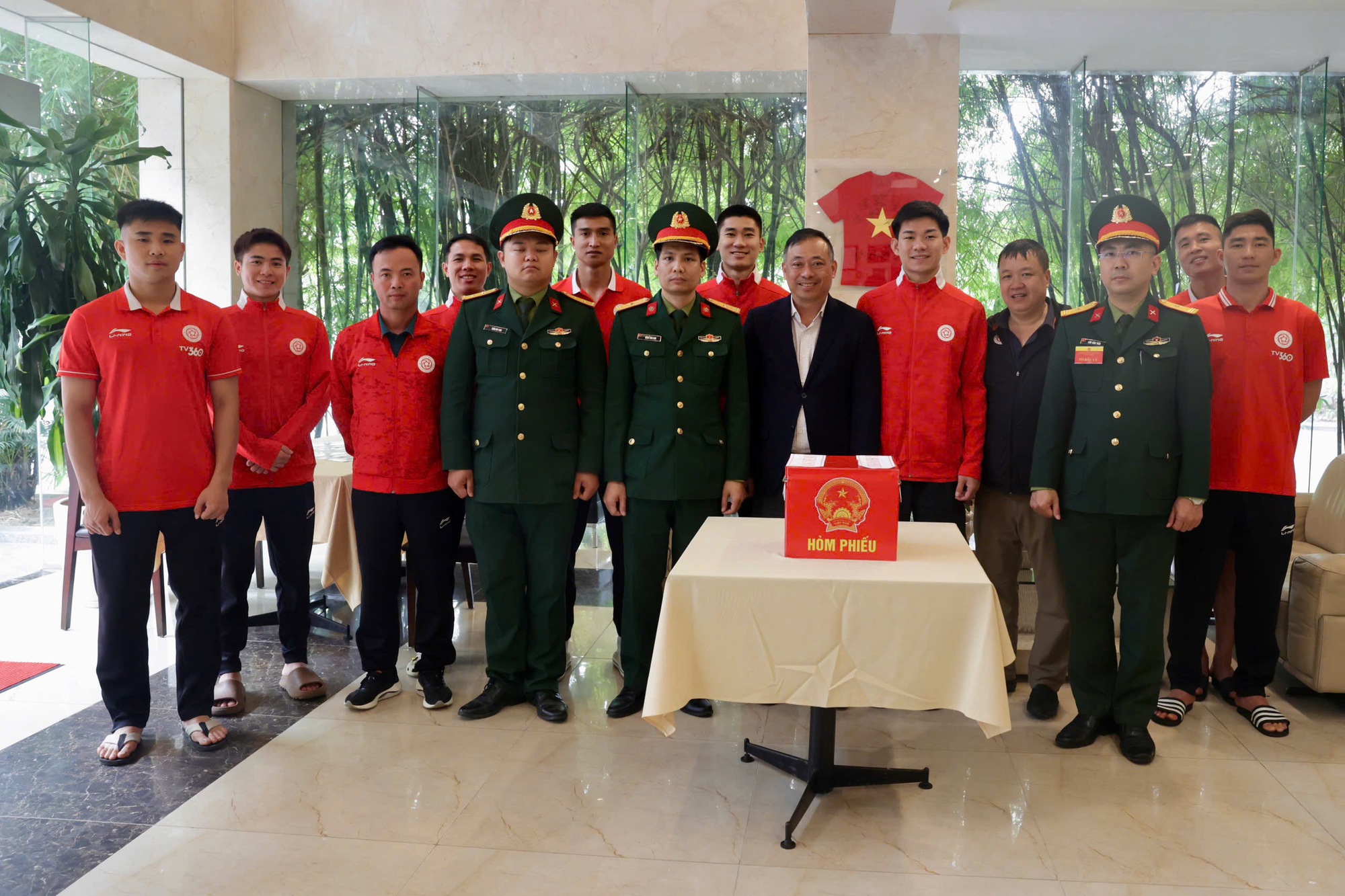 Công Phương lần đầu tiên đi bầu cử- Ảnh 1. Công Phương lần đầu tiên đi bầu cử- Ảnh 1.