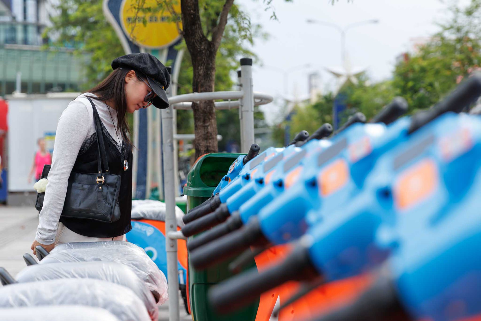 Một m&ocirc; h&igrave;nh giao th&ocirc;ng mới vừa xuất hiện ở TP.HCM, người d&acirc;n h&agrave;o hứng trải nghiệm trong ng&agrave;y đầu ra mắt- Ảnh 10.