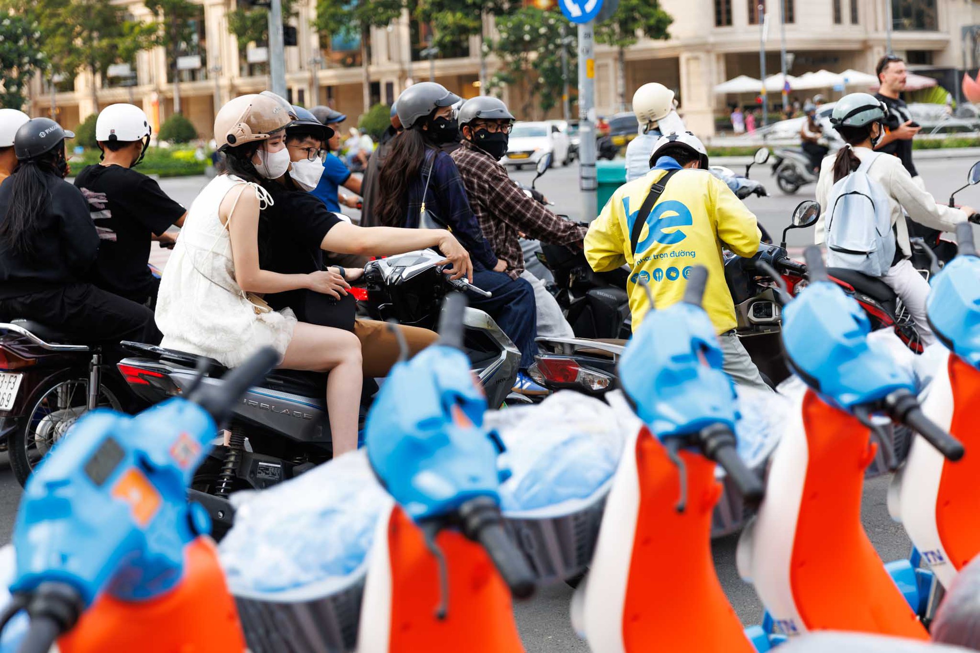 Một m&ocirc; h&igrave;nh giao th&ocirc;ng mới vừa xuất hiện ở TP.HCM, người d&acirc;n h&agrave;o hứng trải nghiệm trong ng&agrave;y đầu ra mắt- Ảnh 11.