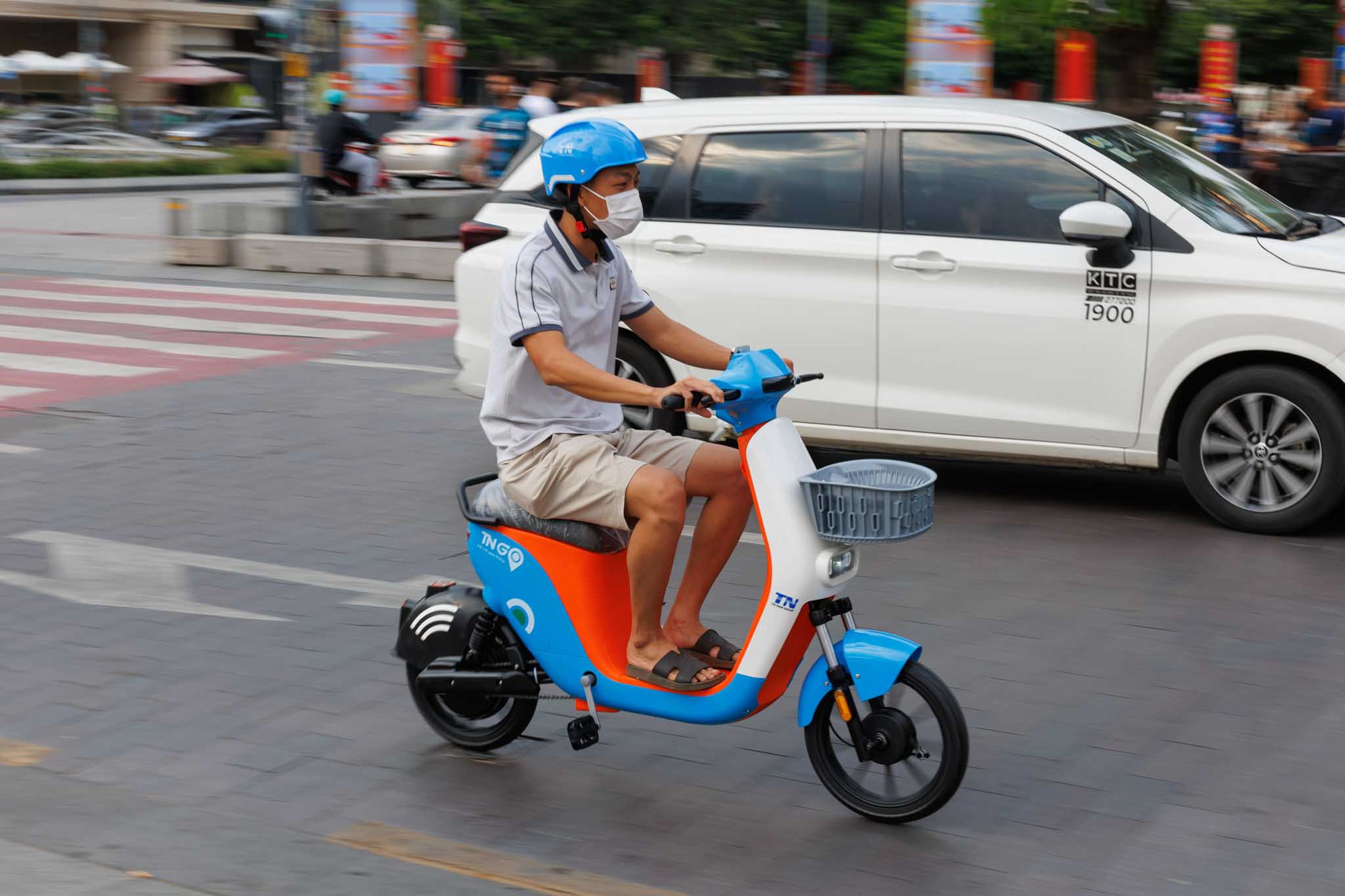 Một m&ocirc; h&igrave;nh giao th&ocirc;ng mới vừa xuất hiện ở TP.HCM, người d&acirc;n h&agrave;o hứng trải nghiệm trong ng&agrave;y đầu ra mắt- Ảnh 14.