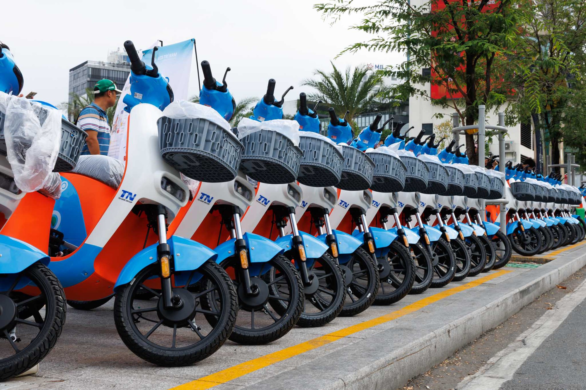 Một m&ocirc; h&igrave;nh giao th&ocirc;ng mới vừa xuất hiện ở TP.HCM, người d&acirc;n h&agrave;o hứng trải nghiệm trong ng&agrave;y đầu ra mắt- Ảnh 2.