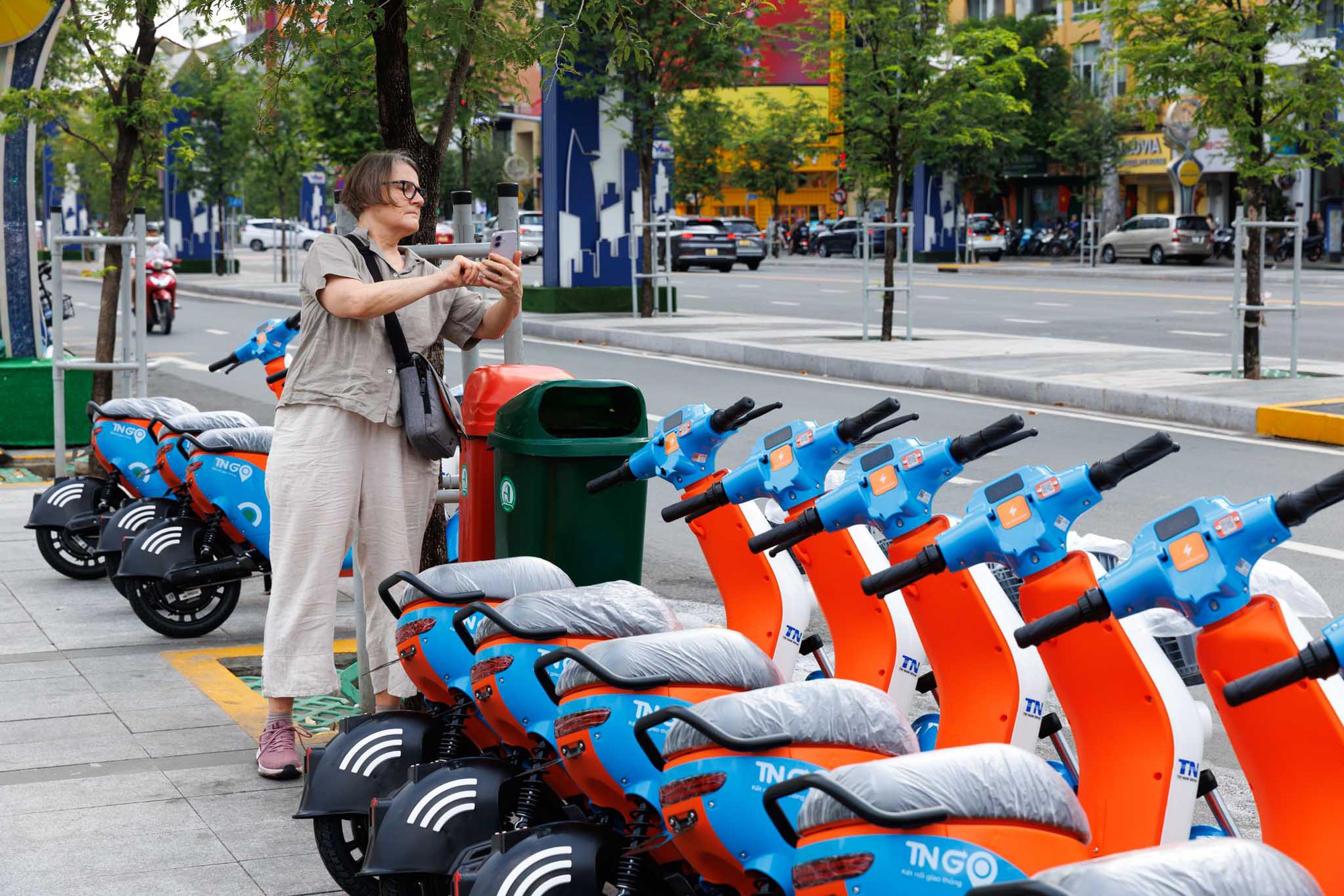 Một m&ocirc; h&igrave;nh giao th&ocirc;ng mới vừa xuất hiện ở TP.HCM, người d&acirc;n h&agrave;o hứng trải nghiệm trong ng&agrave;y đầu ra mắt- Ảnh 13.