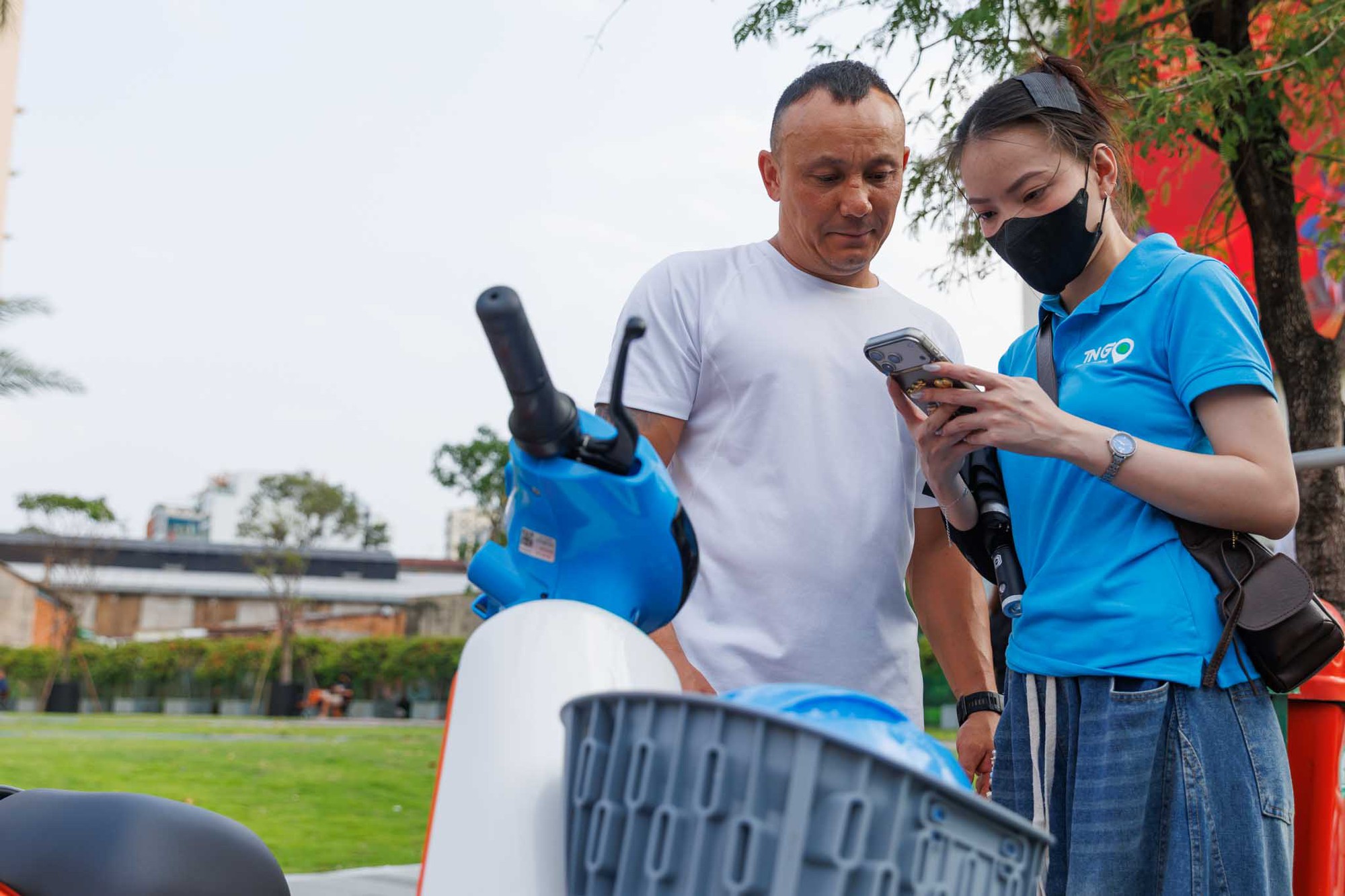 Một m&ocirc; h&igrave;nh giao th&ocirc;ng mới vừa xuất hiện ở TP.HCM, người d&acirc;n h&agrave;o hứng trải nghiệm trong ng&agrave;y đầu ra mắt- Ảnh 12.