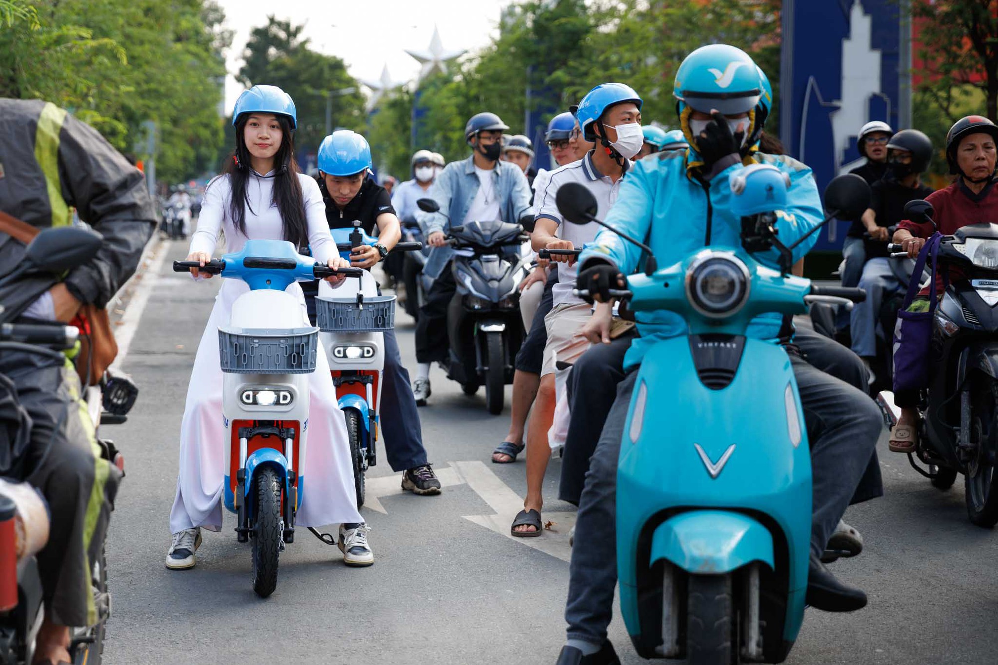 Một m&ocirc; h&igrave;nh giao th&ocirc;ng mới vừa xuất hiện ở TP.HCM, người d&acirc;n h&agrave;o hứng trải nghiệm trong ng&agrave;y đầu ra mắt- Ảnh 8.