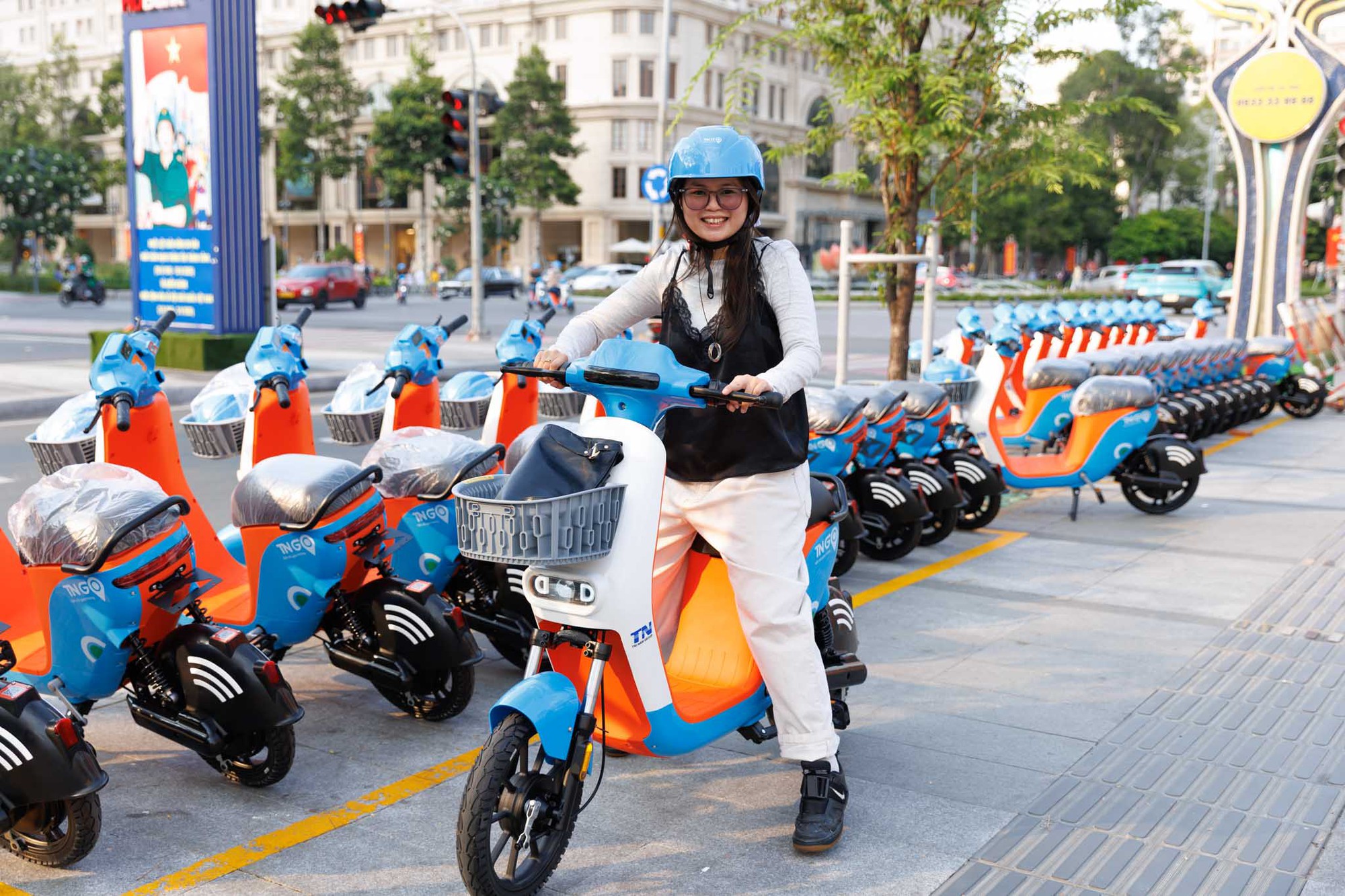 Một m&ocirc; h&igrave;nh giao th&ocirc;ng mới vừa xuất hiện ở TP.HCM, người d&acirc;n h&agrave;o hứng trải nghiệm trong ng&agrave;y đầu ra mắt- Ảnh 7.