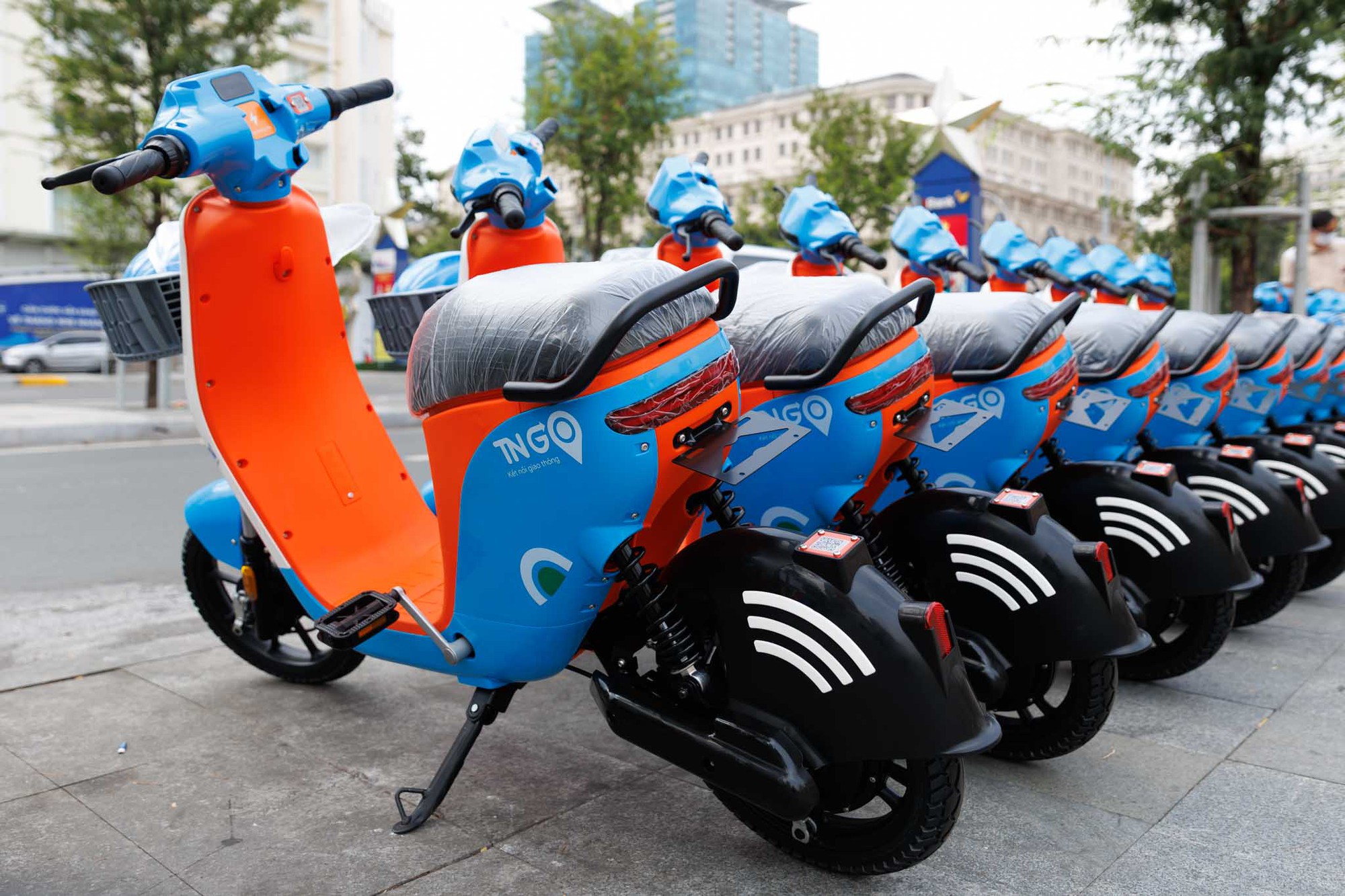 Một m&ocirc; h&igrave;nh giao th&ocirc;ng mới vừa xuất hiện ở TP.HCM, người d&acirc;n h&agrave;o hứng trải nghiệm trong ng&agrave;y đầu ra mắt- Ảnh 1.