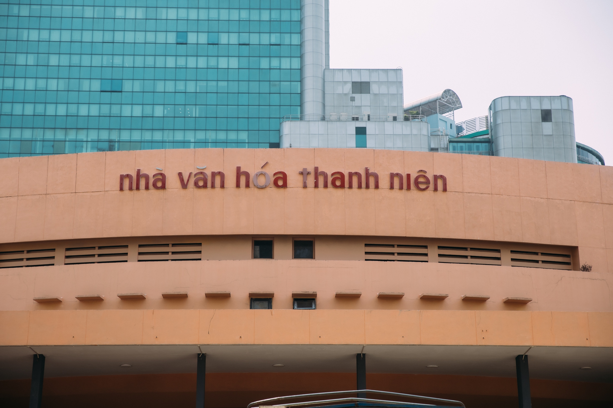 Nhìn lại Nhà Văn hóa Thanh niên lần cuối sau hành trình hơn nửa thế kỷ- Ảnh 1. Nhìn lại Nhà Văn hóa Thanh niên lần cuối sau hành trình hơn nửa thế kỷ- Ảnh 1.