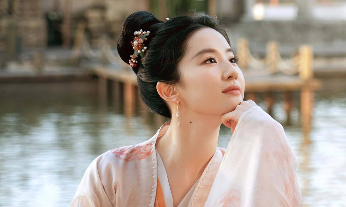 Bức ảnh vạch trần b&iacute; mật lớn nhất cuộc đời Lưu Diệc Phi: Chi 3,8 tỷ mỗi năm để che giấu- Ảnh 3.