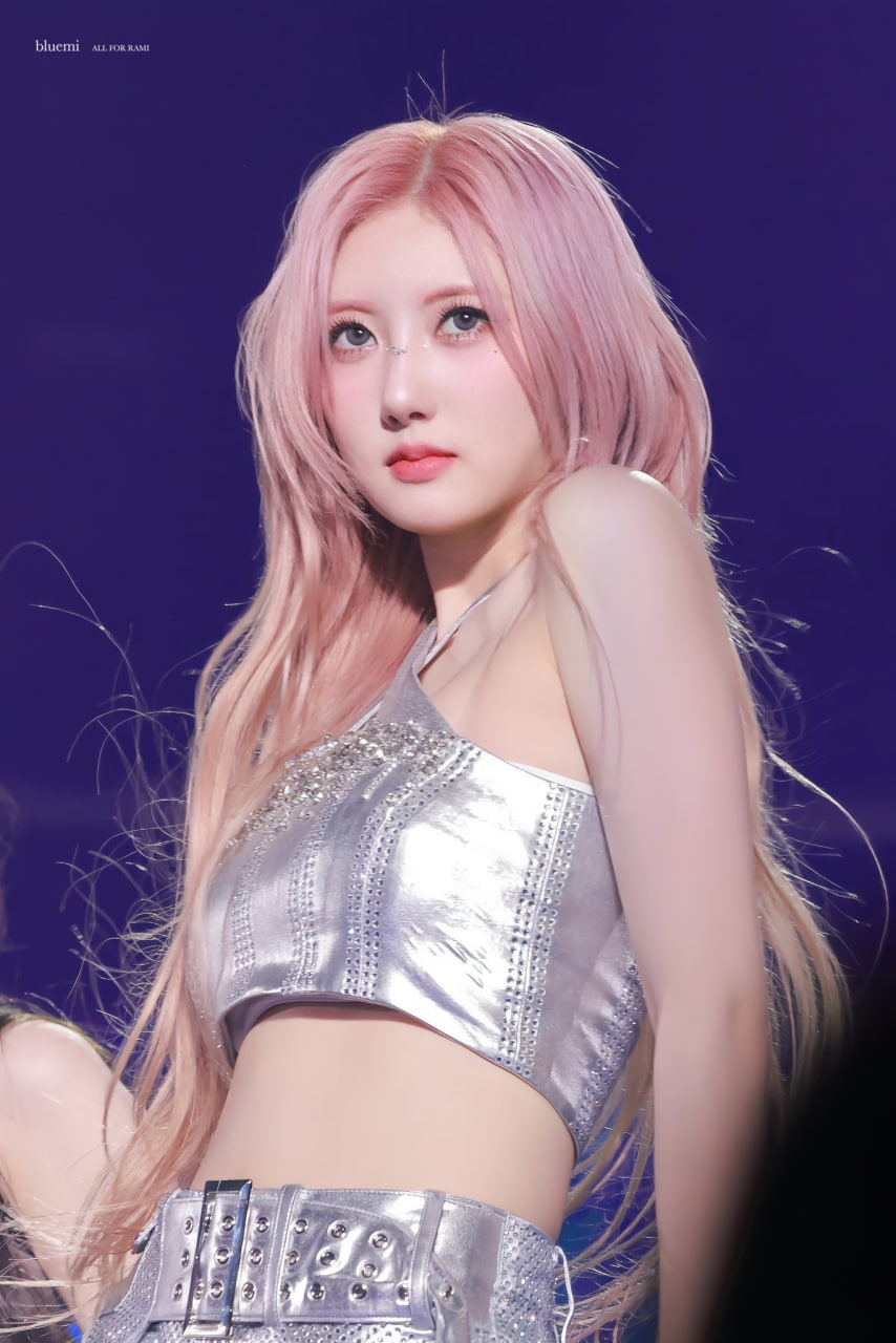 Showbiz c&oacute; mỹ nh&acirc;n mất t&iacute;ch kỳ lạ, cả năm kh&ocirc;ng được l&ecirc;n s&acirc;n khấu ph&iacute; ho&agrave;i nhan sắc lẫn giọng h&aacute;t miễn ch&ecirc;- Ảnh 1.