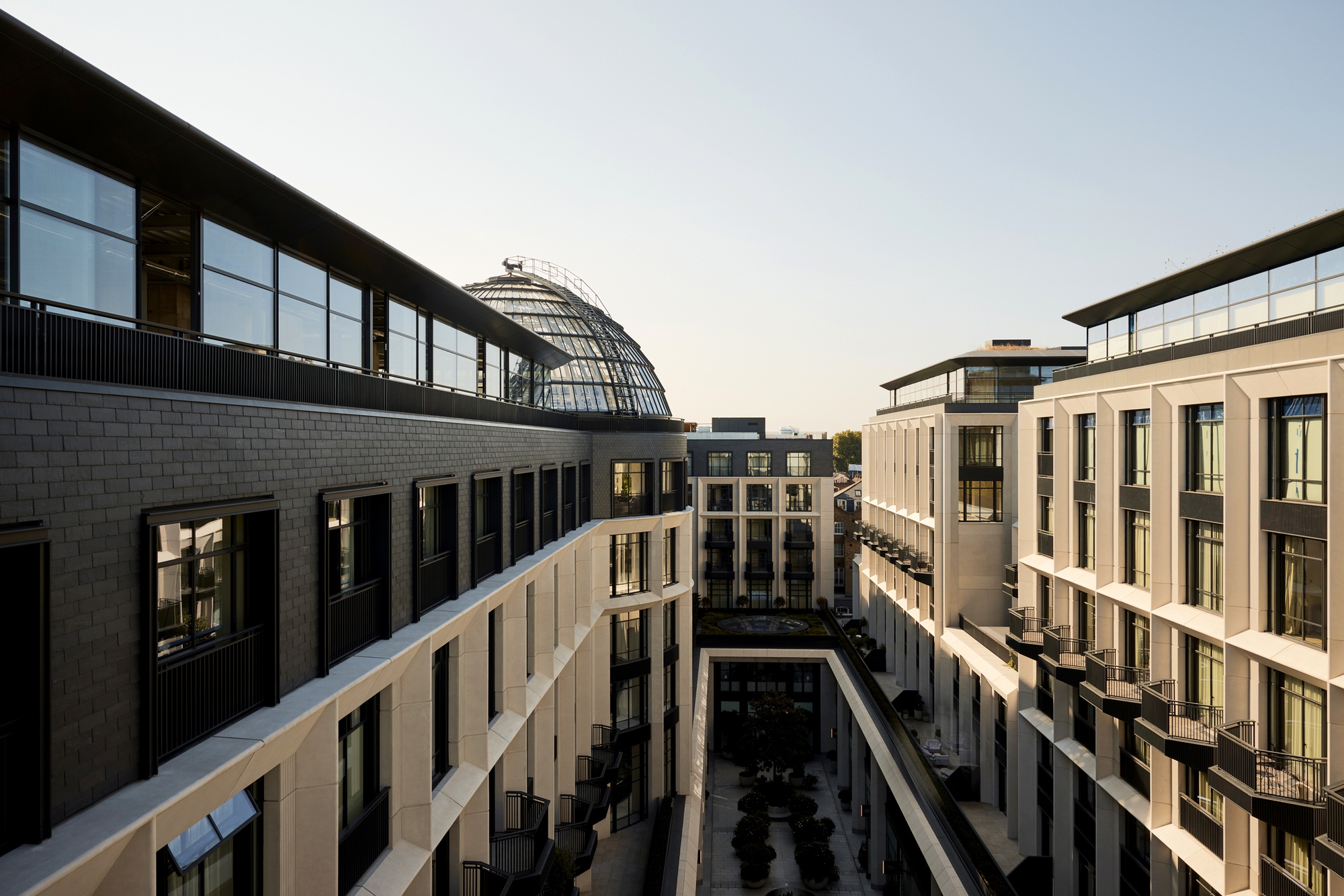 &Ocirc;ng chủ khu nghỉ dưỡng ở Ninh V&acirc;n Bay mở kh&aacute;ch sạn tại Anh, đầu tư ngh&igrave;n tỷ cho c&acirc;u lạc bộ thượng lưu đầu ti&ecirc;n tr&ecirc;n thế giới- Ảnh 4.