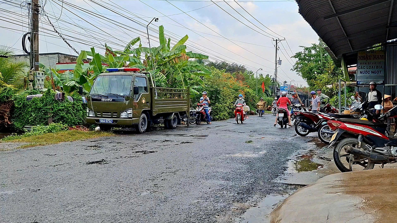 Truy t&igrave;m người đ&agrave;n &ocirc;ng bỏ lại xe m&aacute;y rồi nhảy cầu tại Đồng Th&aacute;p- Ảnh 2.