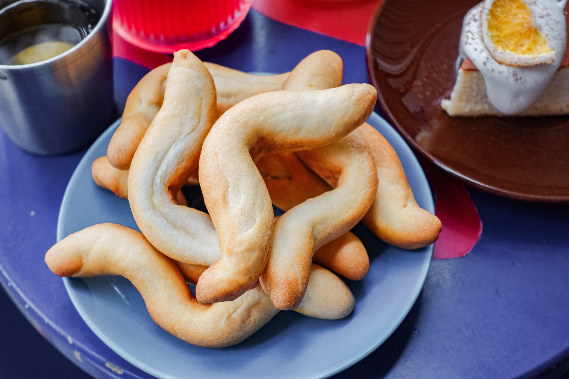 Kh&aacute;ch xếp h&agrave;ng như mua v&agrave;ng, loại b&aacute;nh m&igrave; "oằn t&agrave; l&agrave; vằn" ở Hải Ph&ograve;ng c&oacute; g&igrave; m&agrave; hot đến vậy?- Ảnh 2.