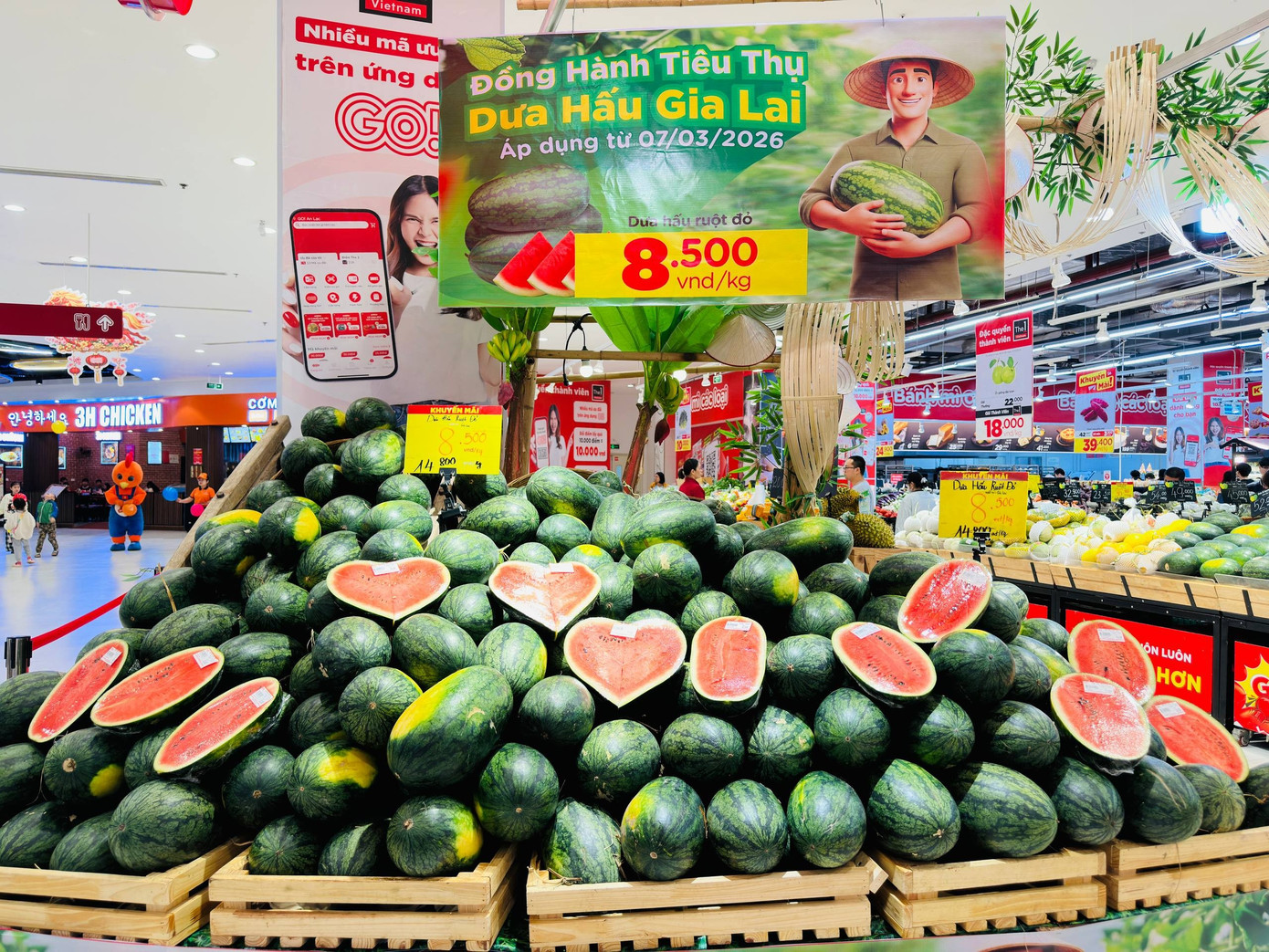 Dưa hấu, xo&agrave;i v&agrave;o m&ugrave;a, gi&aacute; rẻ bất ngờ- Ảnh 6.