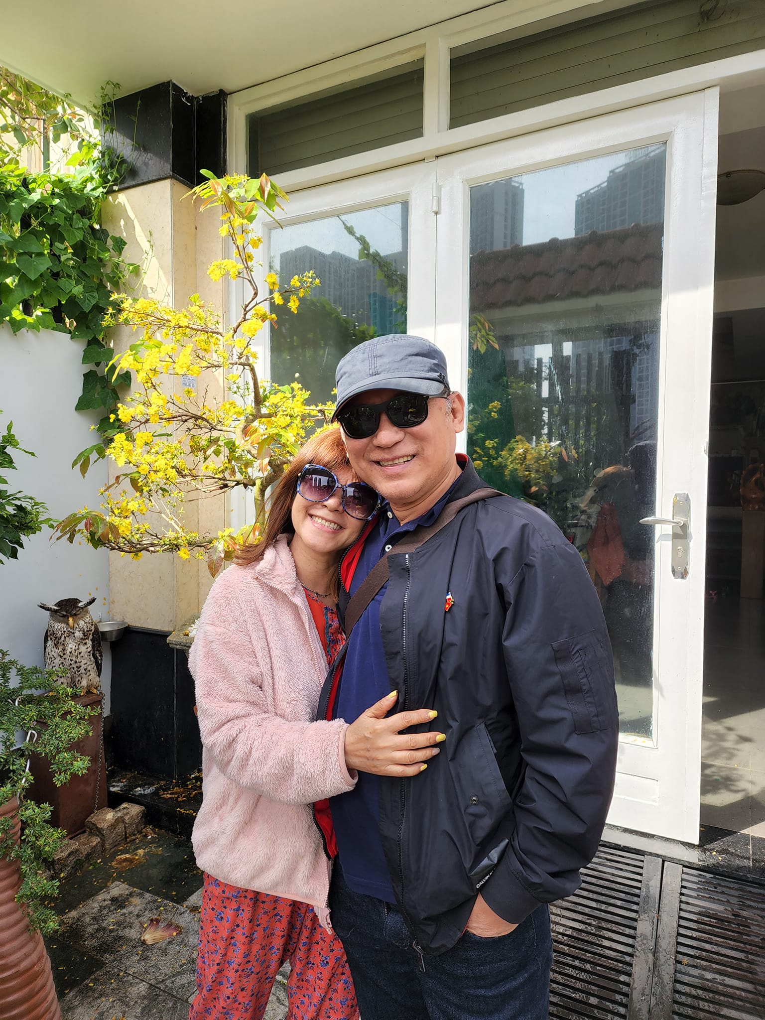 "&Ocirc;ng ho&agrave;ng nhạc đỏ" nổi tiếng miền Nam: Mặn nồng b&ecirc;n vợ diễn vi&ecirc;n, c&oacute; cả nh&agrave; phố lẫn biệt thự 3000m2- Ảnh 6.