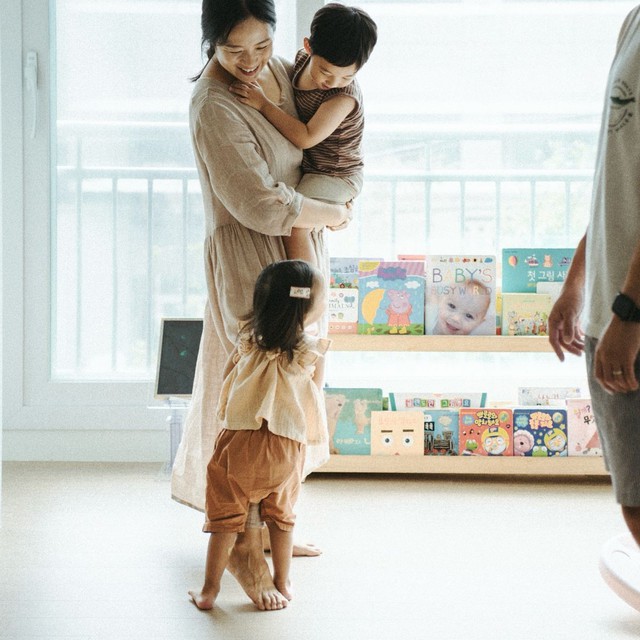 Nu&ocirc;i con vất vả đến mức n&agrave;o? Khi ng&agrave;y c&agrave;ng nhiều cha mẹ l&ecirc;n tiếng về sự kiệt sức trong h&agrave;nh tr&igrave;nh l&agrave;m bố mẹ- Ảnh 1.