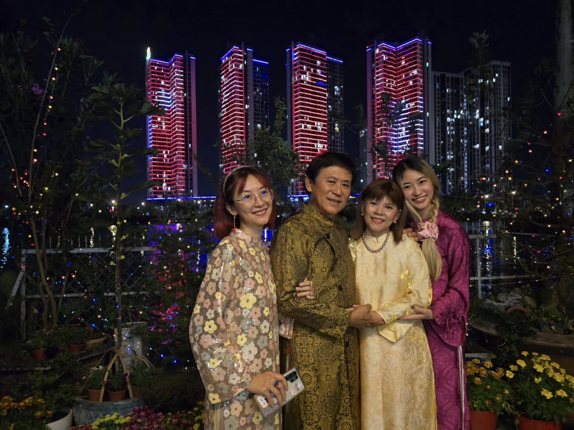 "&Ocirc;ng ho&agrave;ng nhạc đỏ" nổi tiếng miền Nam: Mặn nồng b&ecirc;n vợ diễn vi&ecirc;n, c&oacute; cả nh&agrave; phố lẫn biệt thự 3000m2- Ảnh 5.