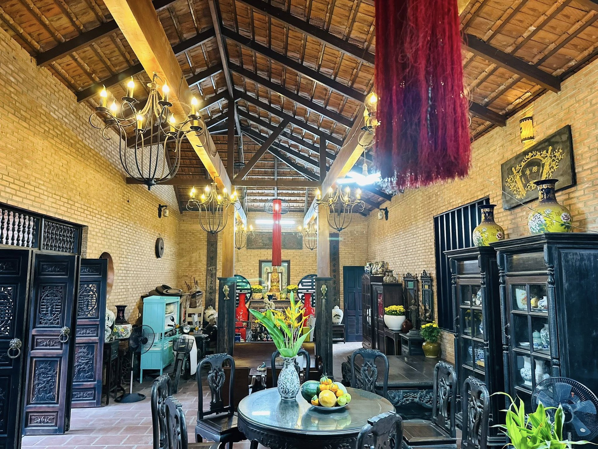 Nam nghệ sĩ nổi tiếng miền Nam rao nửa năm vẫn chưa b&aacute;n được biệt phủ nhiều gỗ qu&yacute; ở Đồng Nai- Ảnh 9.