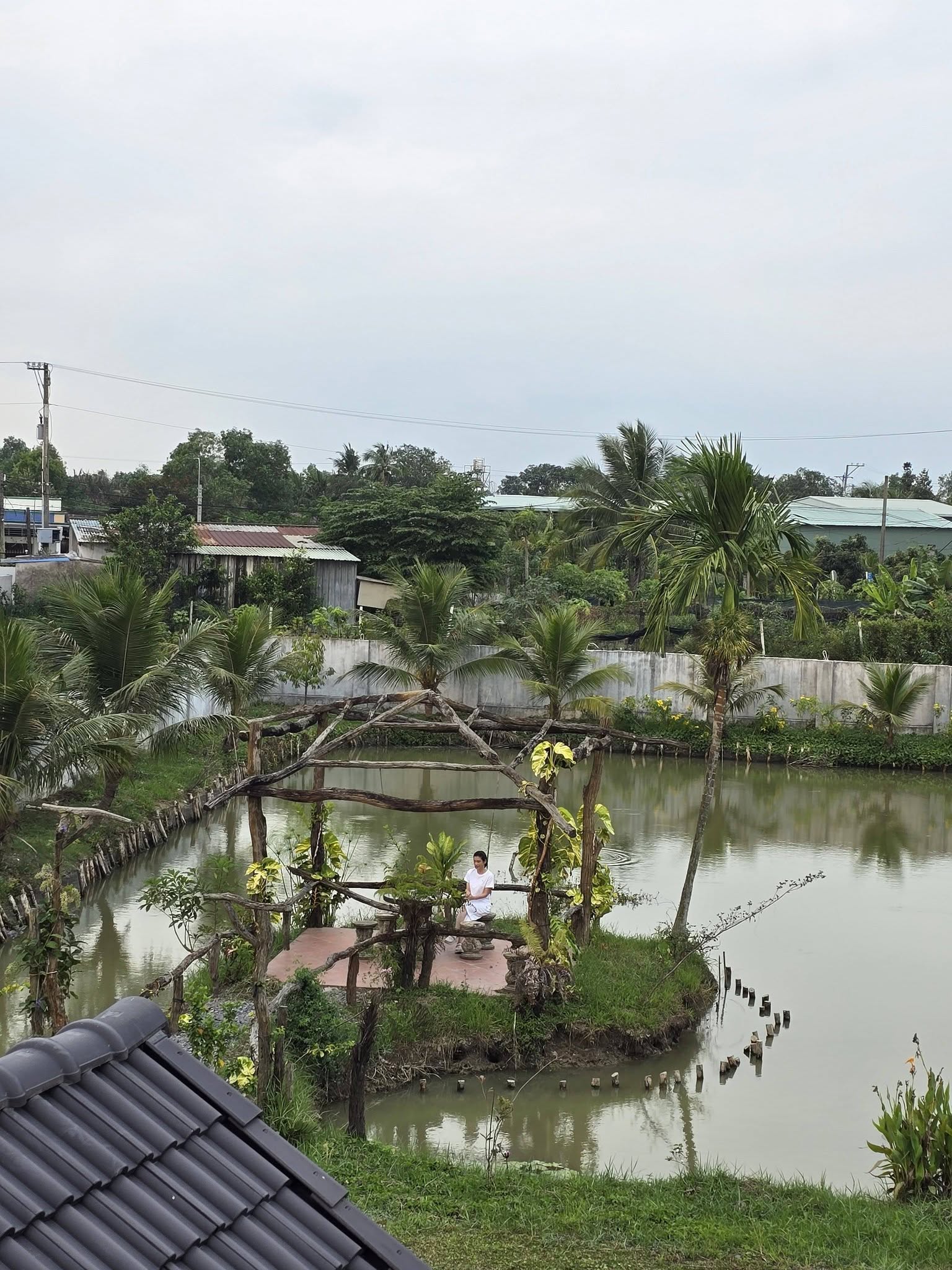 "&Ocirc;ng ho&agrave;ng nhạc đỏ" nổi tiếng miền Nam: Mặn nồng b&ecirc;n vợ diễn vi&ecirc;n, c&oacute; cả nh&agrave; phố lẫn biệt thự 3000m2- Ảnh 10.