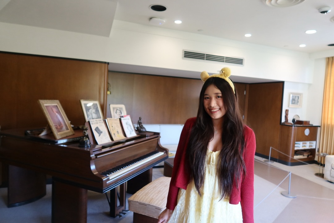 Khi Jenny Huỳnh cất tiếng hát, dân mạng nói vui "cuộc đời thật bất công"- Ảnh 3. Khi Jenny Huỳnh cất tiếng hát, dân mạng nói vui "cuộc đời thật bất công"- Ảnh 3.