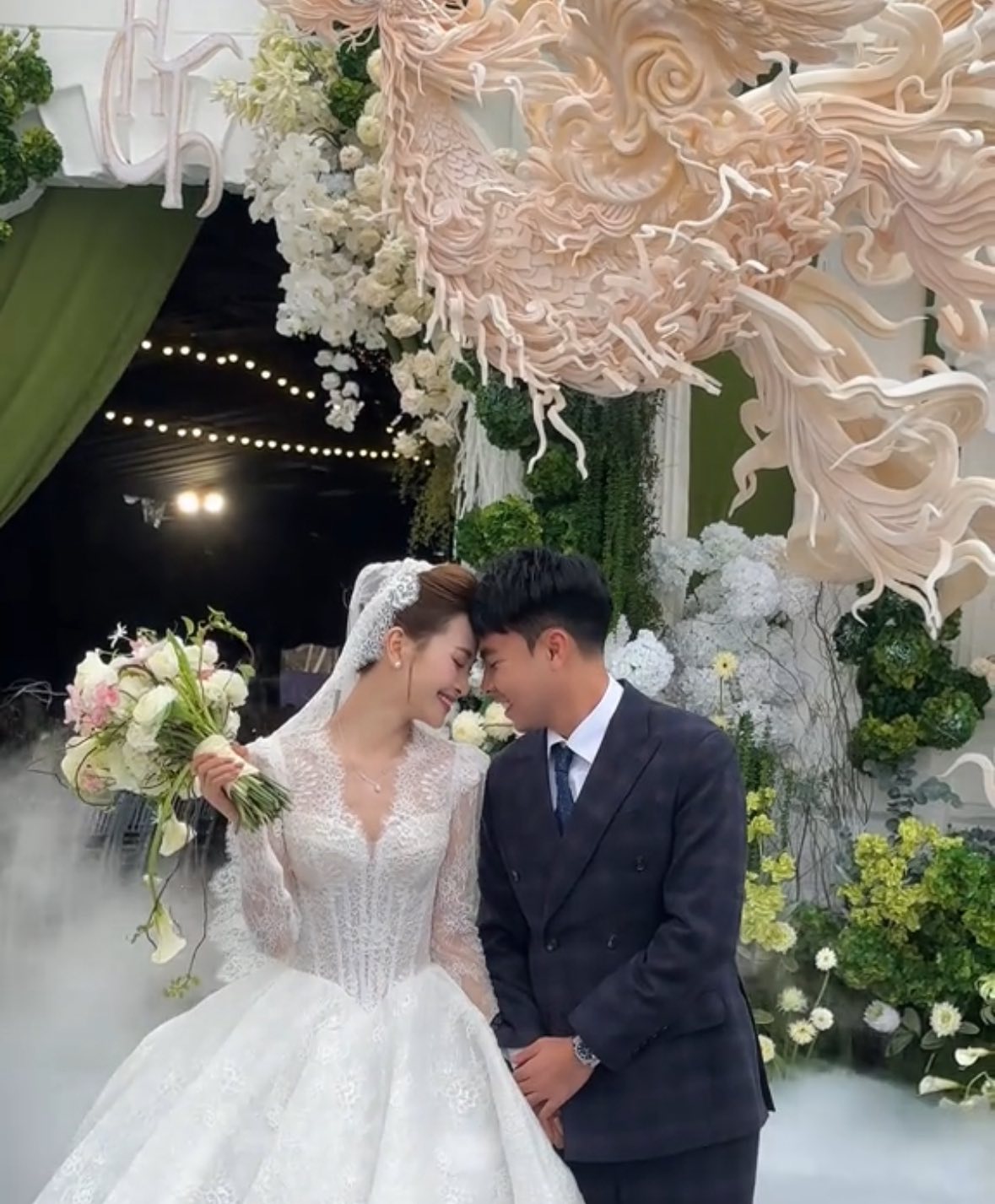 Độc lạ thiệp cưới Đức Huy - MC Mù Tạt: Như poster trận đấu, đội nhà trai lừng lẫy Thường Châu, nhà gái toàn gương mặt quen thuộc VTV- Ảnh 2. Độc lạ thiệp cưới Đức Huy - MC Mù Tạt: Như poster trận đấu, đội nhà trai lừng lẫy Thường Châu, nhà gái toàn gương mặt quen thuộc VTV- Ảnh 2.