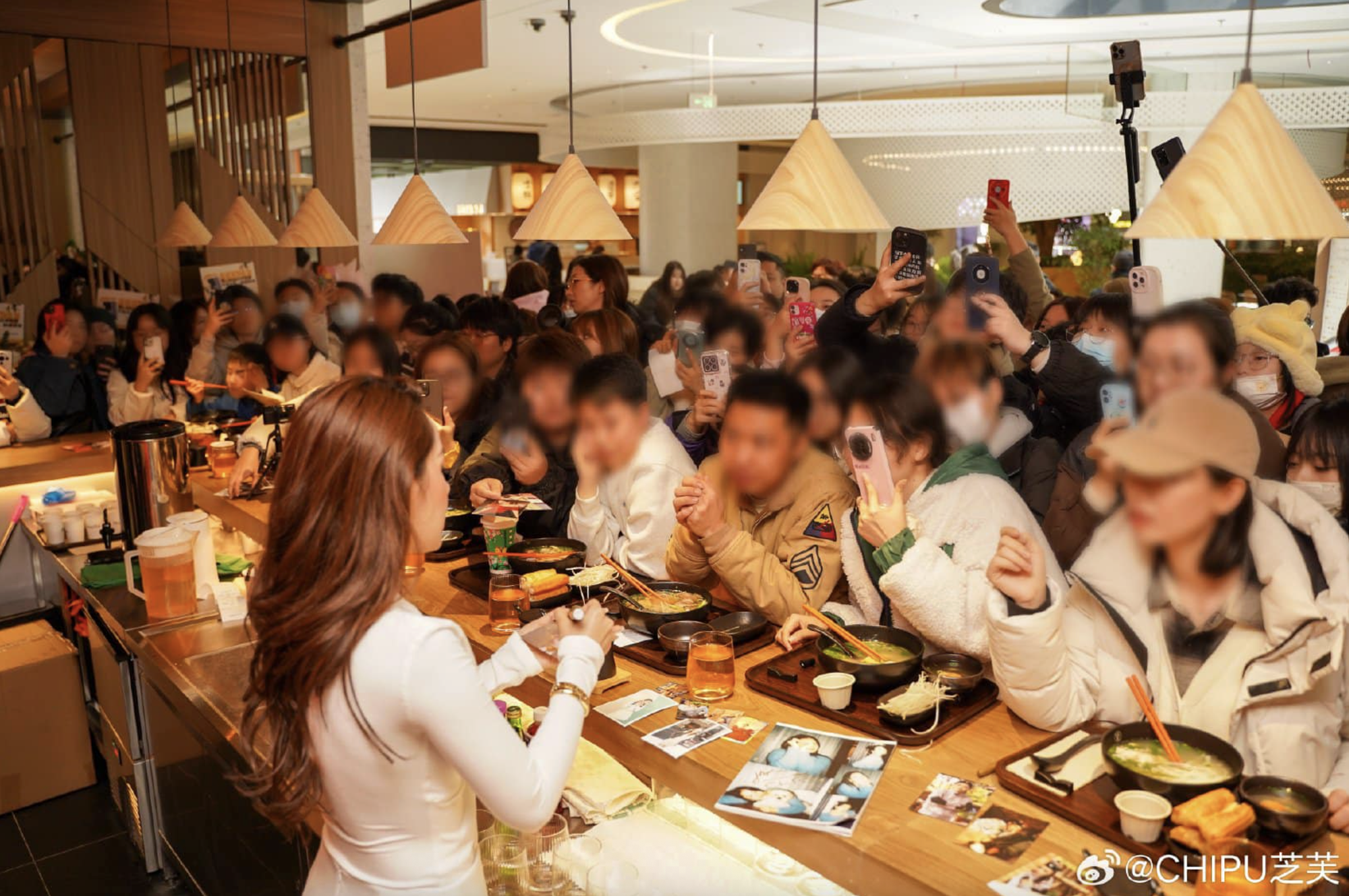 Chuyện g&igrave; đang xảy ra với qu&aacute;n phở của Chi Pu ở Trung Quốc?- Ảnh 3.