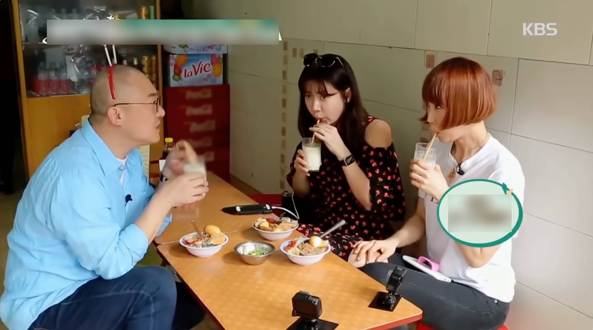 M&oacute;n nước 10.000 đồng của Việt Nam l&ecirc;n truyền h&igrave;nh H&agrave;n Quốc, sao H&agrave;n chỉ 1 hơi đ&atilde; uống cạn- Ảnh 2.