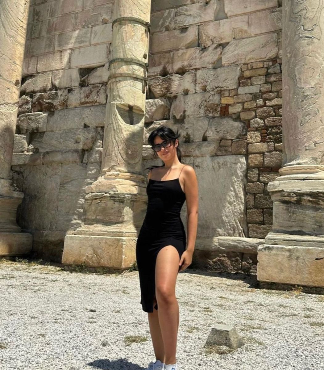 Trời T&acirc;y c&oacute; mỹ nh&acirc;n thấp b&eacute; vỏn vẹn 1m57 nhưng mặc đẹp th&ocirc;i rồi, dạo phố m&agrave; tưởng đi show thời trang- Ảnh 9.