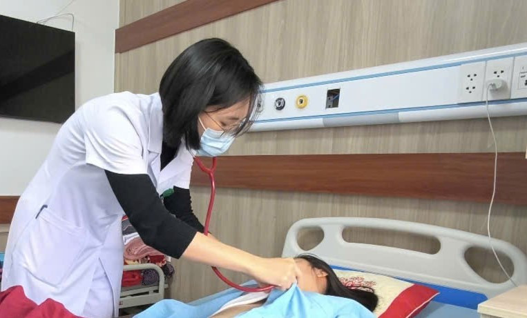 Chủ quan với vi&ecirc;m họng, nữ sinh nguy kịch v&igrave; si&ecirc;u vi khuẩn tấn c&ocirc;ng tim v&agrave; n&atilde;o- Ảnh 1.