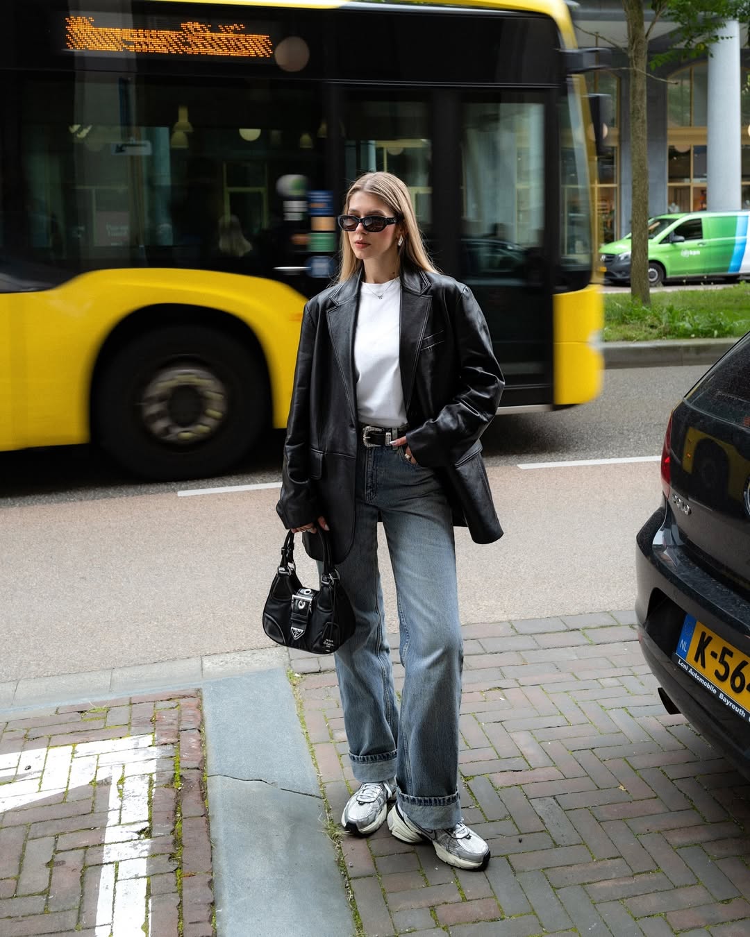 Fashion blogger mặc đồ basic m&agrave; "chanh xả" như t&agrave;i phiệt, ngắm xong chẳng c&ograve;n thiết sắm đồ cầu kỳ- Ảnh 16.