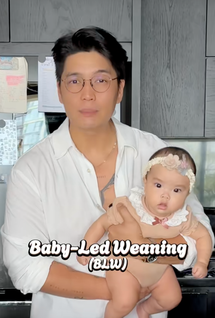 Bố bỉm Huy Trần nấu ăn dặm cho b&eacute; Gạo, &aacute;i nữ h&aacute;u ăn đến mức đ&ograve;i miếng khoai t&acirc;y vừa hấp xong, khiến ai cũng bật cười- Ảnh 2.