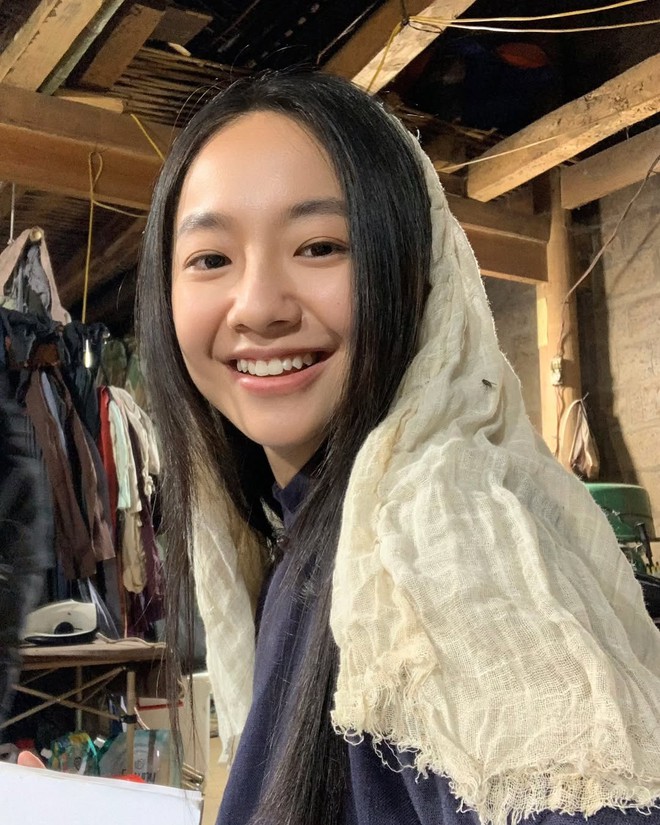 "N&agrave;ng thơ showbiz" cao vỏn vẹn 1m50: Mặc đẹp qu&ecirc;n sầu, đứng ở đ&acirc;u cũng ph&aacute;t s&aacute;ng- Ảnh 3.