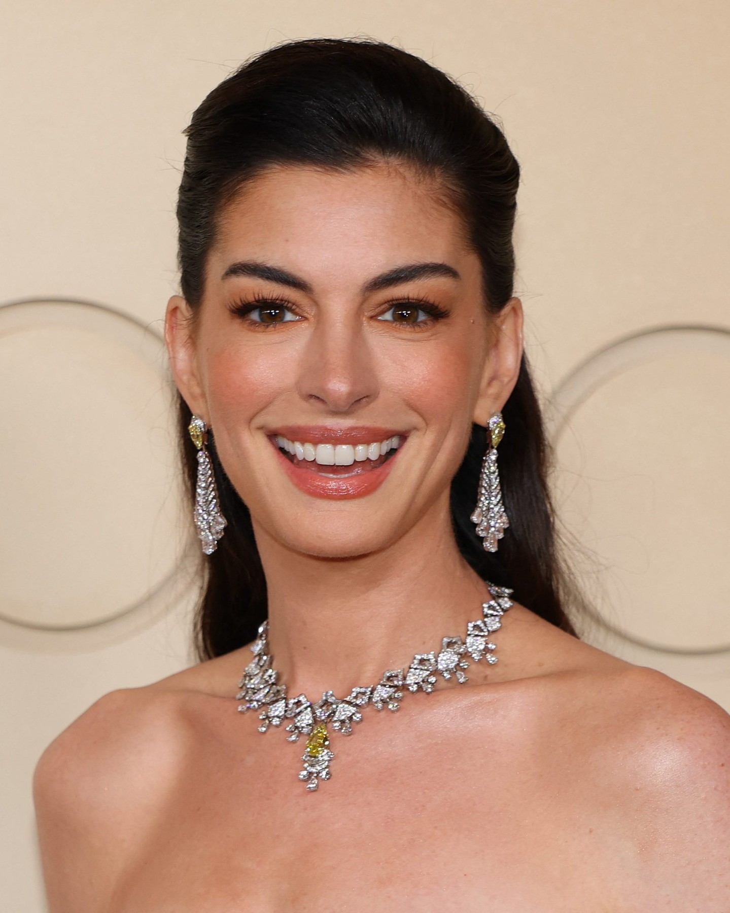 Anne Hathaway 44 tr&ocirc;ng như 24: C&oacute; kiểu ăn "chống gi&agrave;" phụ nữ trung ni&ecirc;n rất n&ecirc;n học hỏi- Ảnh 1.