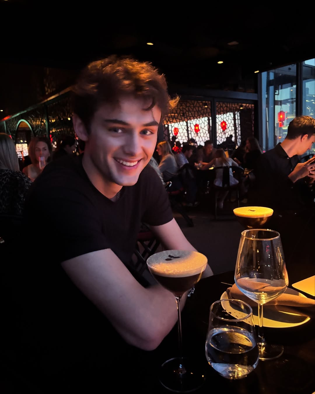 "Cậu b&eacute; đẹp trai nhất thế giới" sau 10 năm: Hiện tại cao 1m90, visual c&oacute; c&ograve;n sức h&uacute;t?- Ảnh 12.