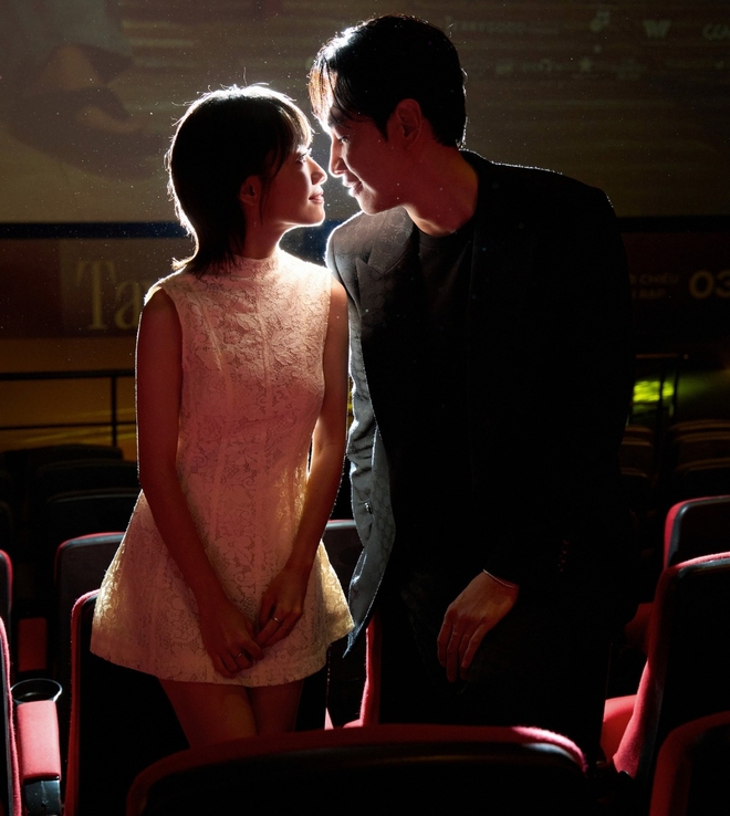 "N&agrave;ng thơ showbiz" cao vỏn vẹn 1m50: Mặc đẹp qu&ecirc;n sầu, đứng ở đ&acirc;u cũng ph&aacute;t s&aacute;ng- Ảnh 13.