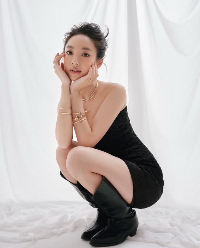 "N&agrave;ng thơ showbiz" cao vỏn vẹn 1m50: Mặc đẹp qu&ecirc;n sầu, đứng ở đ&acirc;u cũng ph&aacute;t s&aacute;ng- Ảnh 5.