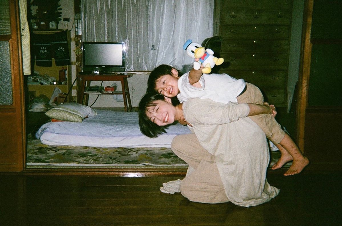 Mẹ đơn th&acirc;n hỏi con: &ldquo;Nếu mẹ lấy chồng nữa th&igrave; sao?&rdquo; - phản ứng của cậu b&eacute; 10 tuổi khiến người lớn đỏ mặt- Ảnh 1.