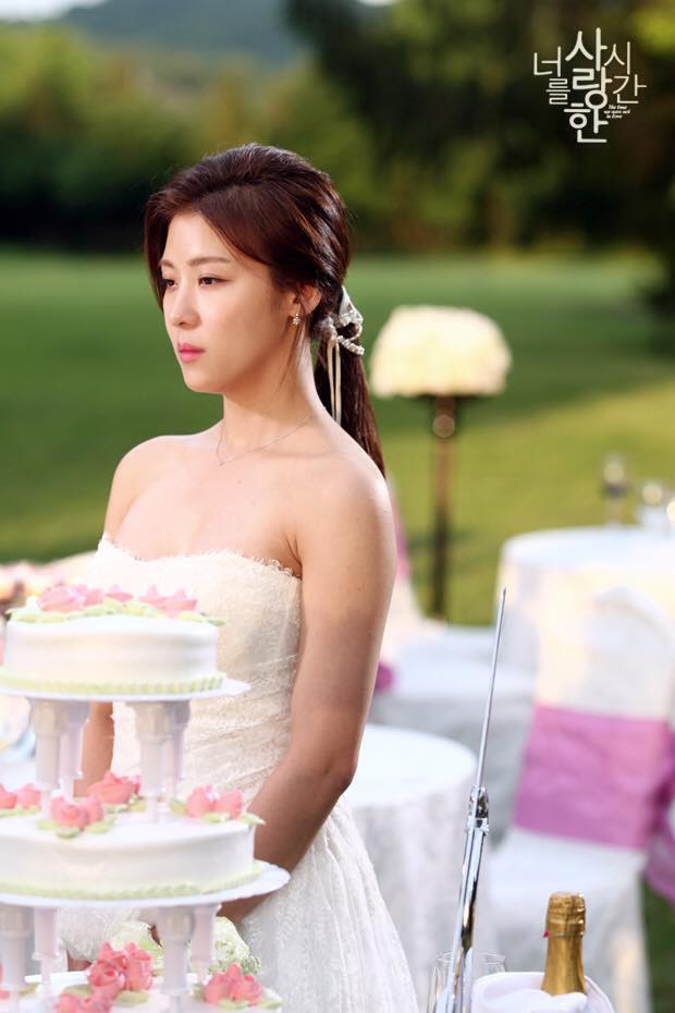 Tiết lộ của Ha Ji Won về chuyện y&ecirc;u đương: Th&iacute;ch hẹn h&ograve; với &ldquo;phi c&ocirc;ng trẻ&rdquo;- Ảnh 1.