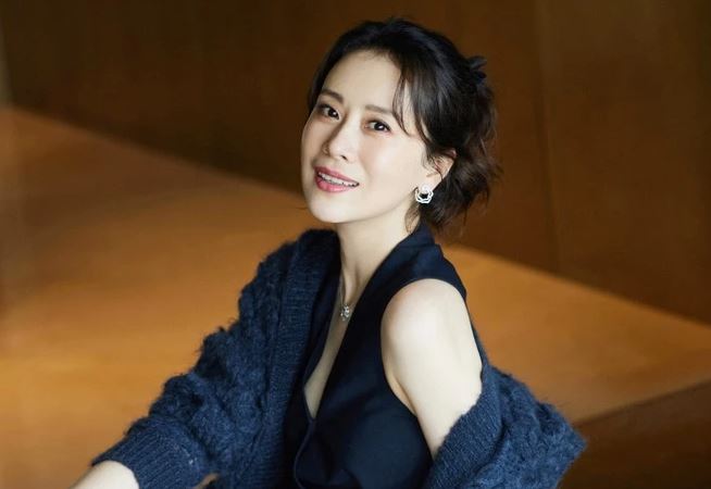 Con trai định mua m&oacute;n đồ gần 1 triệu đồng, nữ diễn vi&ecirc;n nổi tiếng lập tức dạy dỗ cực kh&eacute;o, khiến con hết hoang ph&iacute;!- Ảnh 1.