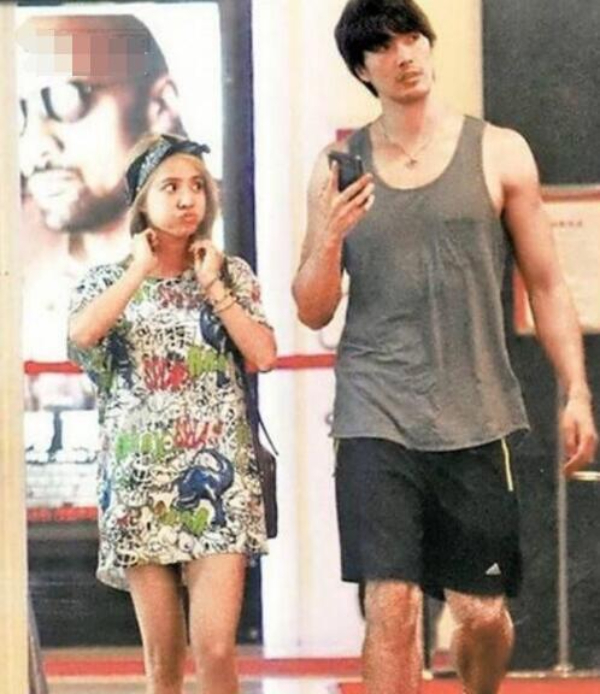 &ldquo;Hồng h&agrave;i nhi&rdquo; ra y&ecirc;u s&aacute;ch với nữ ca sĩ gi&agrave;u nhất showbiz để kết h&ocirc;n, netizen nghe m&agrave; mắc cỡ gi&ugrave;m- Ảnh 2.