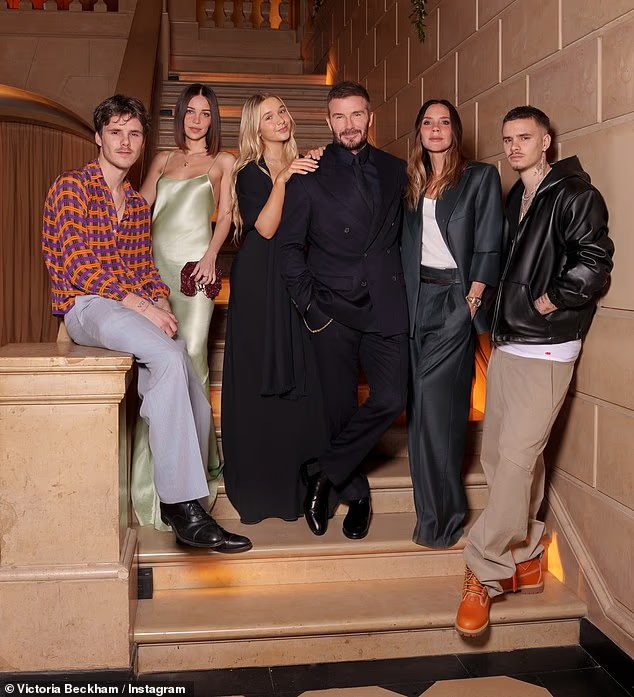 David Beckham khen Victoria l&agrave; người mẹ tuyệt vời, con cả bất hiếu lại đ&aacute; xo&aacute;y đủ đường- Ảnh 4.