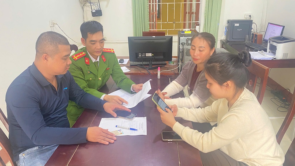 Vừa chuyển khoản th&agrave;nh c&ocirc;ng 430 triệu đồng, người đ&agrave;n &ocirc;ng SN 1986 vội b&aacute;o c&ocirc;ng an v&agrave;o cuộc x&aacute;c minh- Ảnh 1.