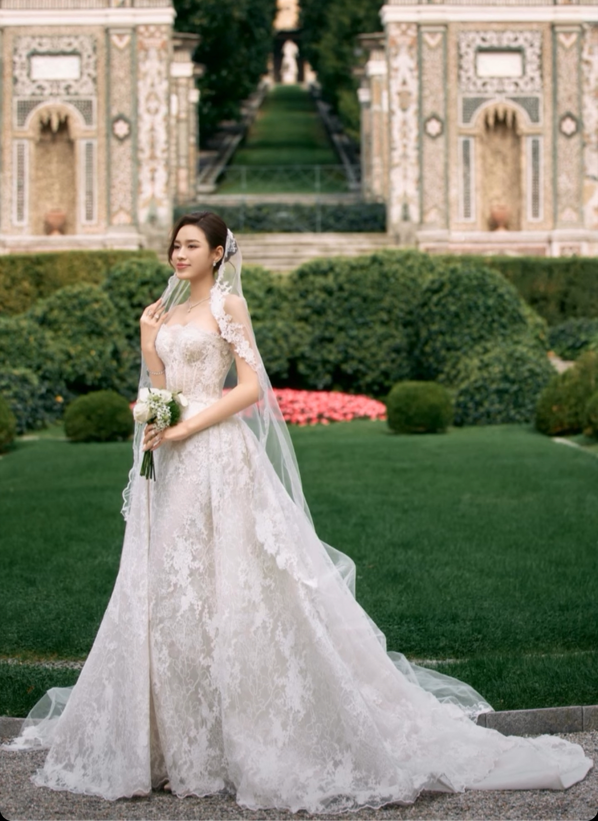 Ảnh cưới lần đầu được c&ocirc;ng bố của Hoa hậu Việt v&agrave; thiếu gia tập đo&agrave;n ngh&igrave;n tỷ- Ảnh 2.