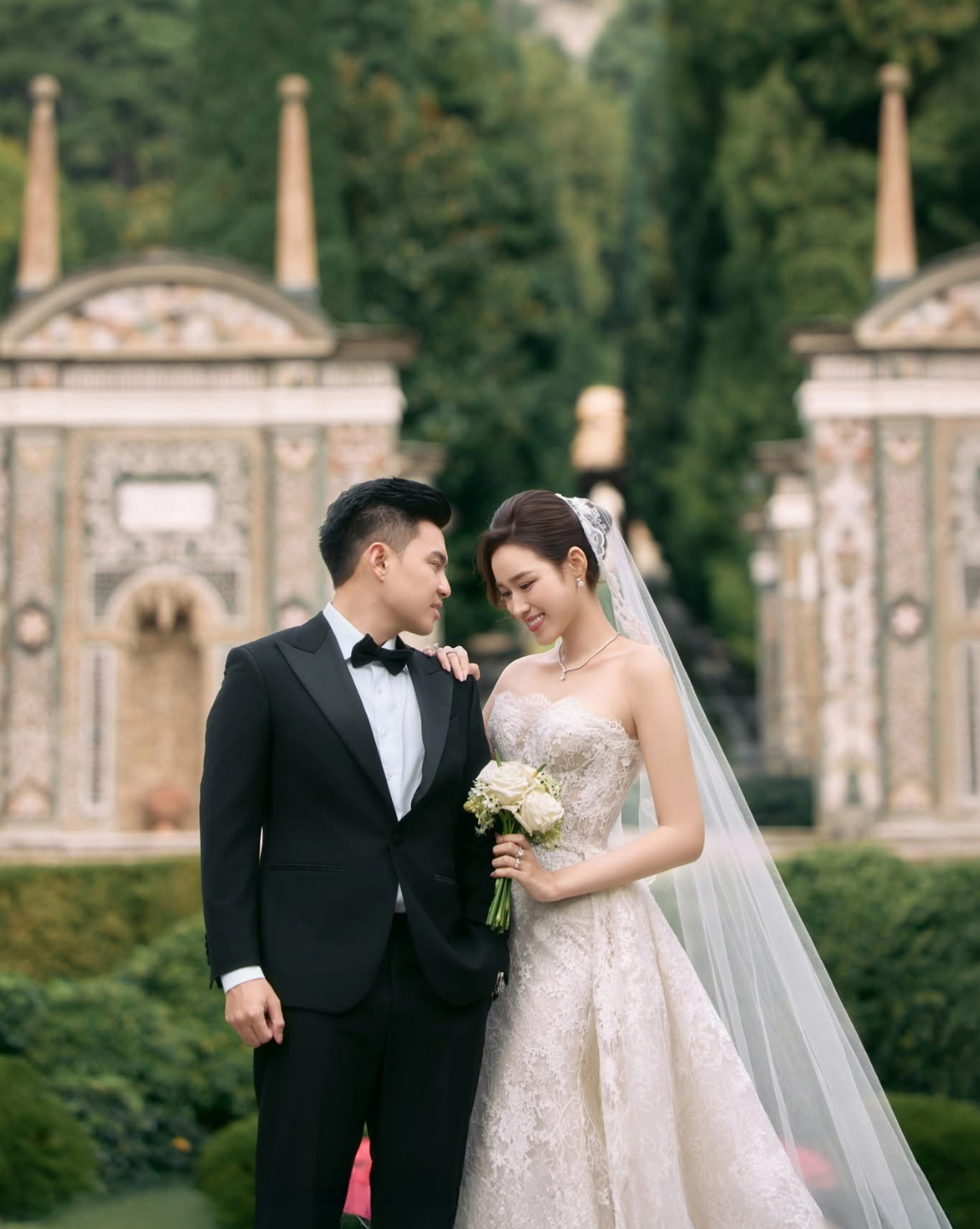 Ảnh cưới lần đầu được c&ocirc;ng bố của Hoa hậu Việt v&agrave; thiếu gia tập đo&agrave;n ngh&igrave;n tỷ- Ảnh 3.