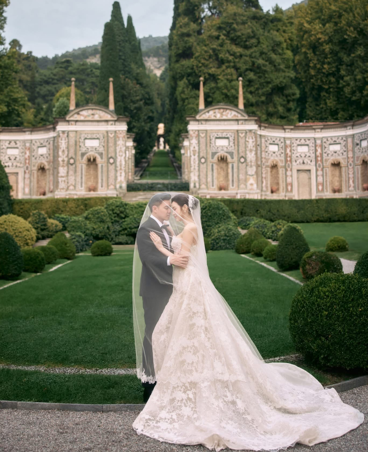 Ảnh cưới lần đầu được c&ocirc;ng bố của Hoa hậu Việt v&agrave; thiếu gia tập đo&agrave;n ngh&igrave;n tỷ- Ảnh 4.